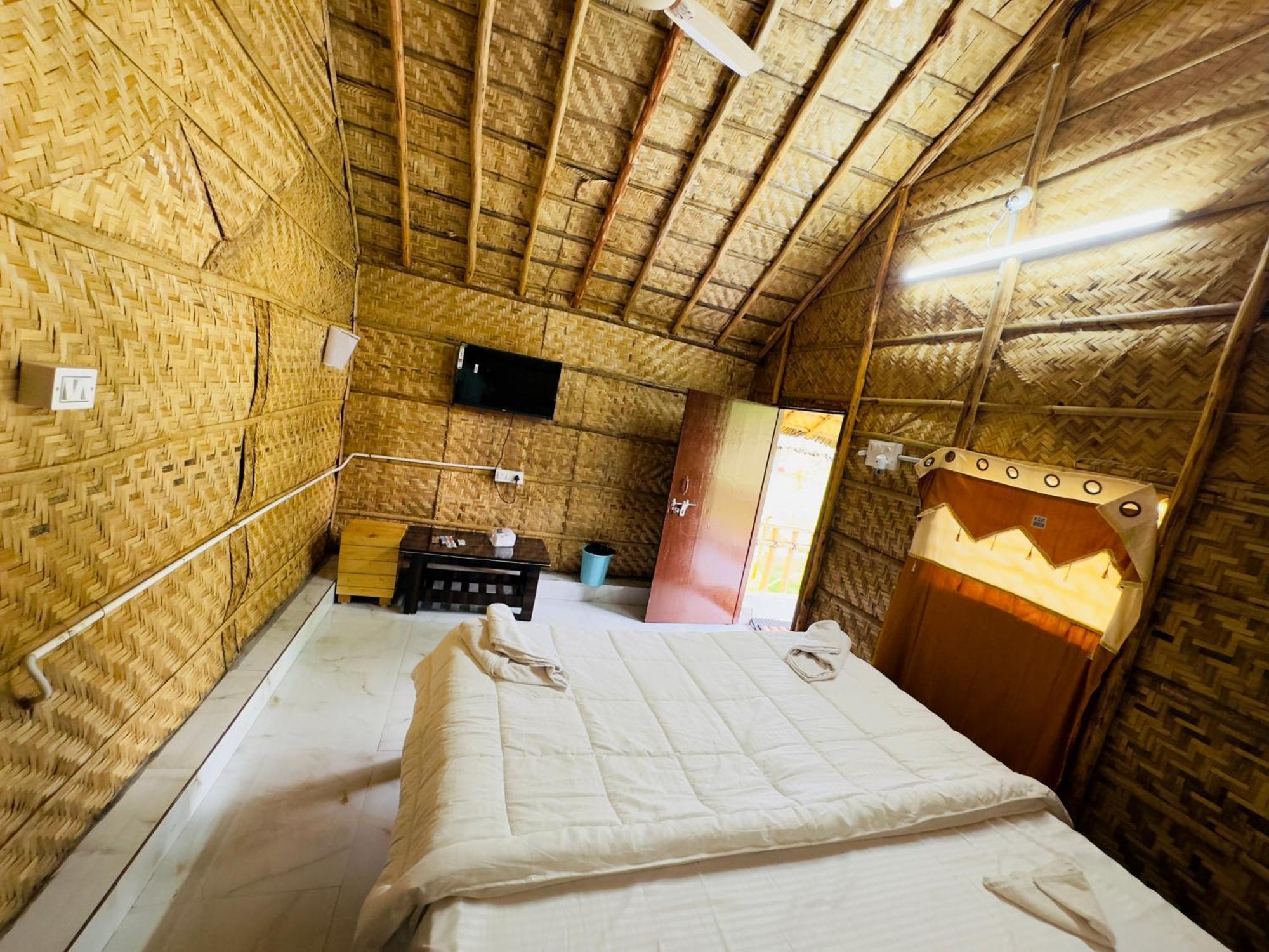 Hotel Tamarind Tree Way Side Amenities Hospet Exterior foto